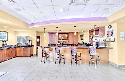 Florida Central Atlantic Coast Apartment | Large Condo With Pool, Hot Tub and Bbq!