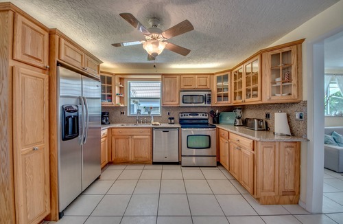 Caloosahatchee Villa | Large Pool/Spa - Kajak - Bikes - Gulf Boating - Fishing - Ping Pon Table - WIFI