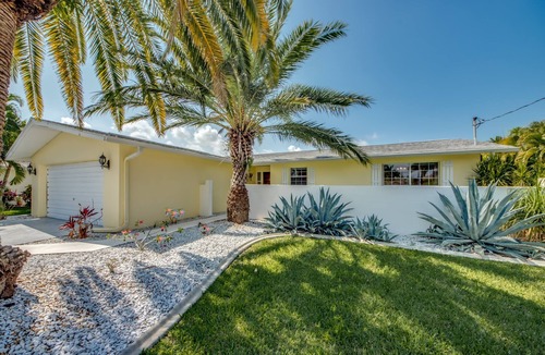 Caloosahatchee Villa | Large Pool/Spa - Kajak - Bikes - Gulf Boating - Fishing - Ping Pon Table - WIFI