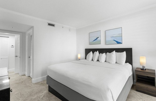 Coconut Grove Hotel | Large Suite w/Sauna | 1.5 mi to The Kampong