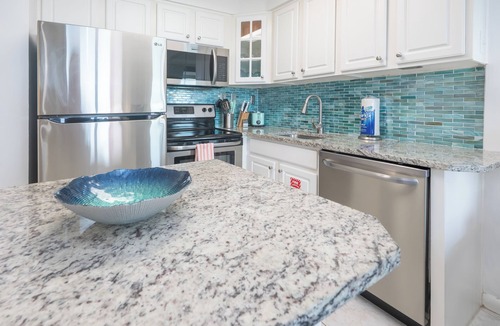 Holiday Isle Condo | LargestPrivateBeachInDestin~Steps2TheBeach~HotTub~Balcony~SummerFun~ SunsetViews