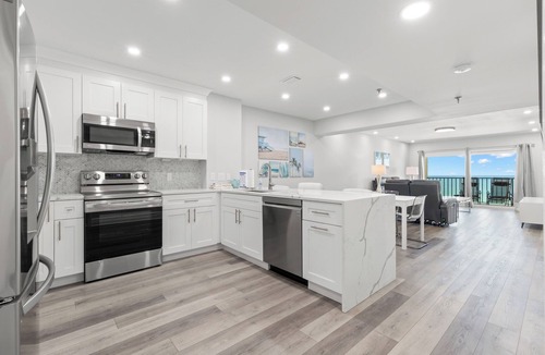 Madeira Beach Condo | Las Brisas 306 by Distinctive Beach Rentals