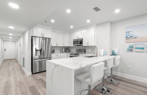 Madeira Beach Condo | Las Brisas 306 by Distinctive Beach Rentals