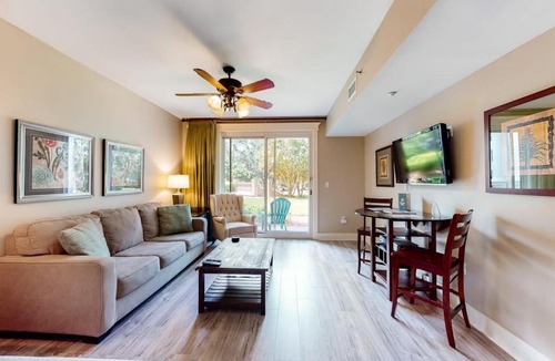 Baytowne Wharf Apartment | LaSata beauty with patio pools hot tubs fitness center AC & beach access