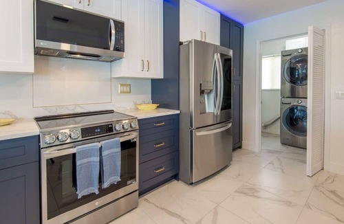 Key Colony Beach House | Latitude 24! Cabana Club access, deep canal, jacuzzi, kayaks, ice machine.