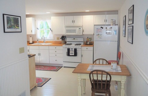 Frankfort House | Latitude Adjustment II - SIMPLY GORGEOUS WITH GREAT LOCATION CLOSE TO DOWNTOWN!