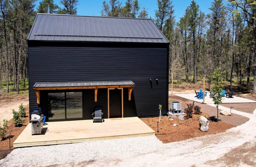 Crawford County House | Lavender Loft | A Light-Filled Home at The Uncommon Ranch