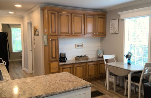 Crystal River Cabin | Lazy Lizard cabin at Sun Retreats Crystal River minutes from the Gulf & Fishing