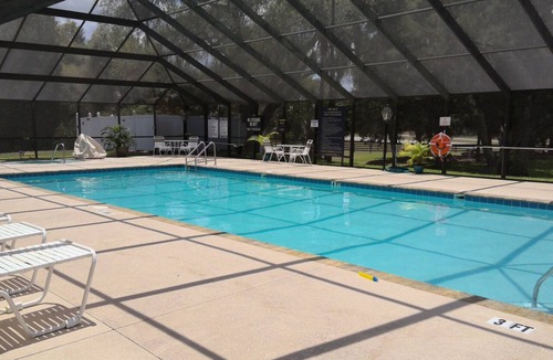 Crystal River Cabin | Lazy Lizard cabin at Sun Retreats Crystal River minutes from the Gulf & Fishing