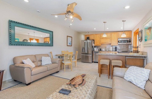 Key Colony Beach House | Lazy Tortuga ground level 2bed/2bath half duplex with dockage & cabana club