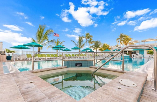 Key Colony Beach House | Lazy Tortuga ground level 2bed/2bath half duplex with dockage & cabana club