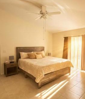 Pelican House | LED POOL & KING BED - Cape Coral Retreat
