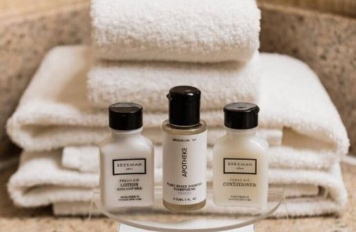 Elizabeth House | Leisure Meets Luxury at Newark Airport Room !