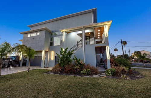 Spring Hill House | Let's Go Scalloping! Pool, Gym, boat dock