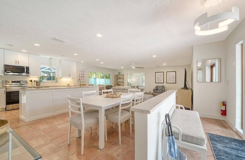 Sarasota House | Lido Beach Renovated House by Beach