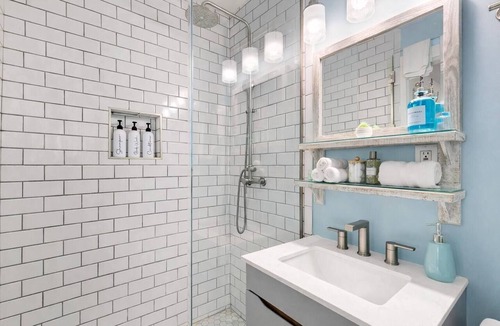 Sarasota Cottage | Lido Bungalow Walk to Beach & St. Armand's Circle