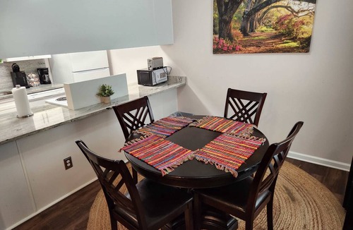 Tallahassee Apartment | Like New Midtown Retreat | 3 TVs Ethernet Port
