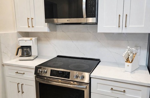 Connors House | Limited-Time Jul–Sept Savings at Vanderbilt Beach Waterfront Home
