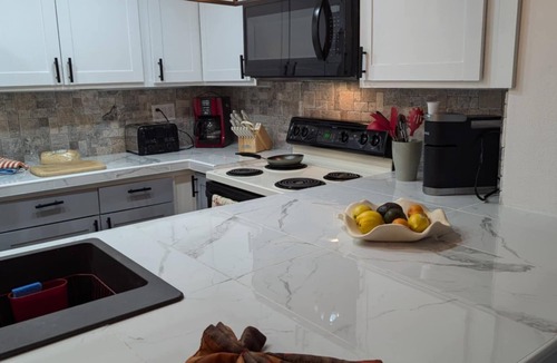 Gulf Gate Estates Apartment | Literally 3 mins from Siesta with its number 1 beaches! Location! Location!