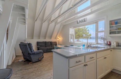 Empire Cottage | Little Glen getaway for 5 guests at Mama Bear