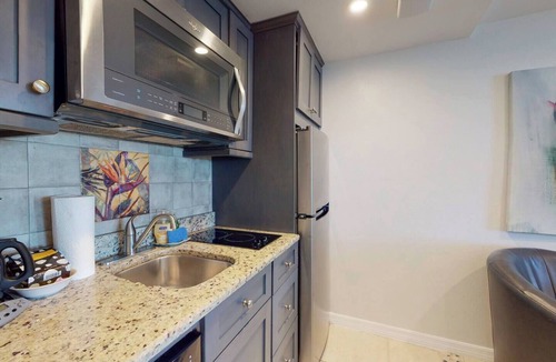 Ruskin House | Little Harbor Resort 114 Tampa Bay FL Bayside Beach Resort w/Pools & More