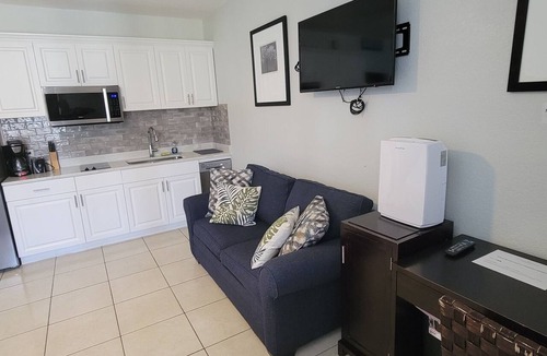 Ruskin Apartment | Little Harbor Resort #306 Tampa Bay FL Beach, Bayside, 2 Pools