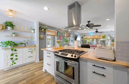 Hollywood Condo | Little “house” right on the beach