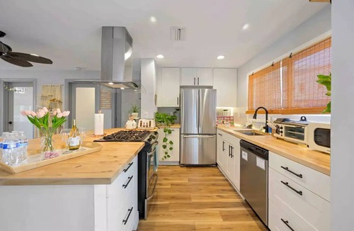 Hollywood Condo | Little “house” right on the beach
