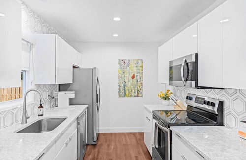 Park East House | Live like a happy & relaxed Sarasota local in this perfect 2 bedroom home