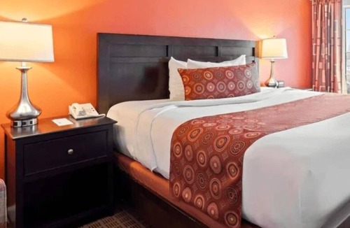 West Orange Hotel | Lively Studio at Wilshire Grand Hotel. Rest & Enjoy