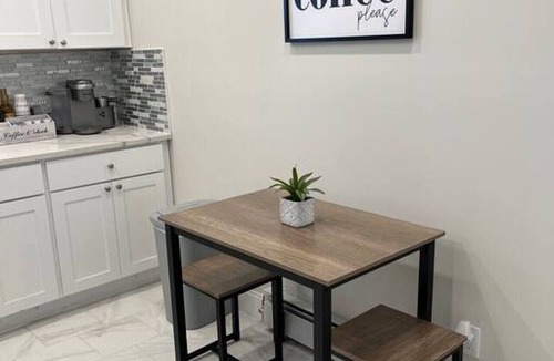 Highland Falls Apartment | Local Artist Inspired | Walk to WestPoint + King Bed