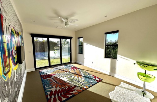 Oakes Estates House | LOCATION , LOCATION, LOCATION ! LUXURY OAKES ESTATES HOME FOR SEASONAL RENTAL