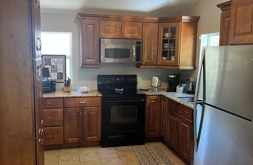 Indian Beach Sapphire Shores Cottage | Location! walk to bay, New College, Ringling Museum, downtown and the beaches