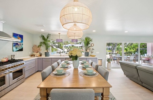 Longboat Key House | Longboat Key Waterfront: Private Heated Pool w/Soaking End & Luxury Hot Tub!