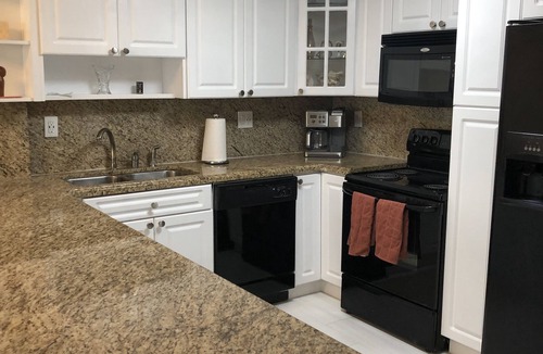 Hollywood South Central Beach Condo | Lovely 2 bed Condo on the Beach