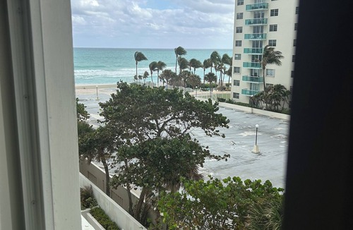 Hollywood South Central Beach Condo | Lovely 2 bed Condo on the Beach