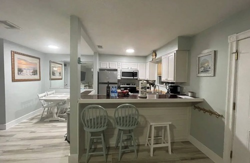 Holiday Isle Condo | Lovely 2 Bedroom condo in Destin + private balcony