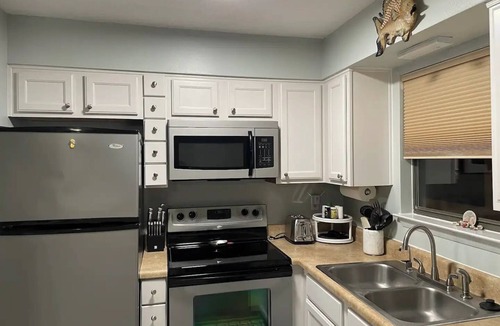 Holiday Isle Condo | Lovely 2 Bedroom condo in Destin + private balcony