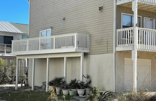 Holiday Isle Condo | Lovely 2 Bedroom condo in Destin + private balcony