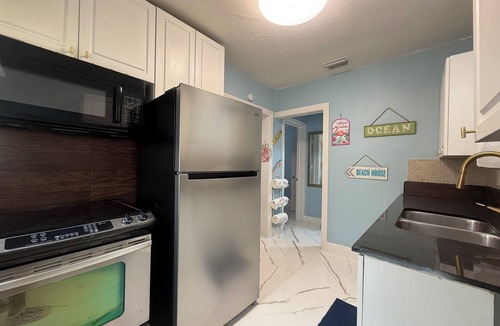 Bearss Plaza House | Lovely 2-bedroom house with AC in charming Tampa