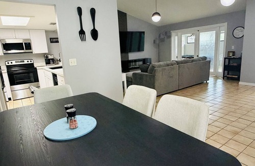 Crystal Lake Condo | Lovely 3-bedroom condo with AC in charming Lakeland