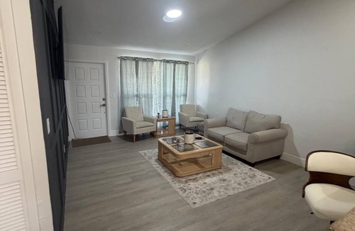 Diplomat House | Lovely 3-bedroom house with pool in Cape Coral perfect for your getaway