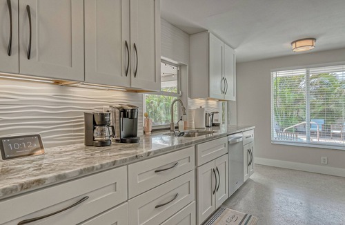 Southgate House | Lovely 3-bedroom house mins to Siesta Key#1 Beach.