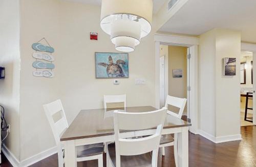 Baytowne Wharf House | Lovely condo with pool nearby golf fitness area hot tub & central AC