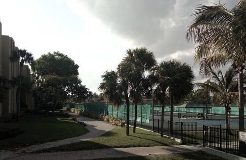 Delray Beach Condo | Lovely Corner Unit- 5min to the Beach or Atlantic Ave, "Monthly" Rental Min.