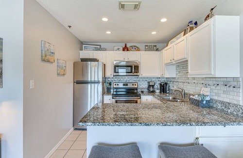 Crystal Beach Apartment | Lovely Destin Condo w/Pool Access: Walk to Beach!