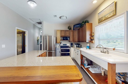 Mexico Beach Condo | Lovely home close to beach with patio, central AC, full kitchen, & washer/dryer