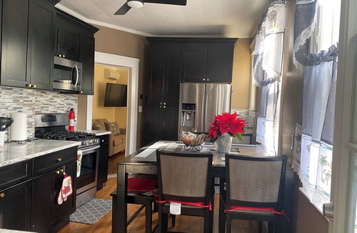 South Side Apartment | Lovely spacious 2-bedroom apartment with AC in Mount Vernon