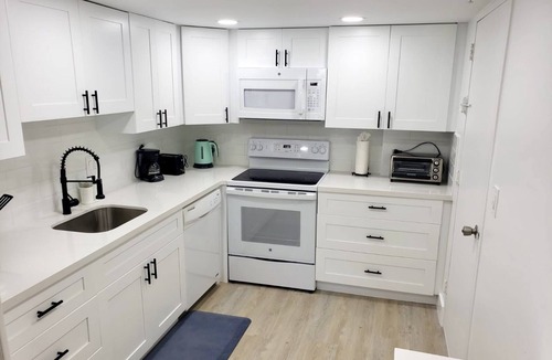 Hollywood South Central Beach Condo | Lovely two-bedroom condo right on the beach