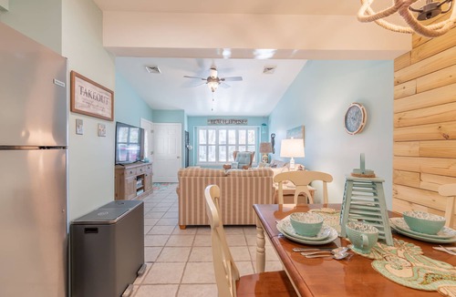 Village Green House | Lovingly renovated Village Green Quad within walking distance to the harbor.